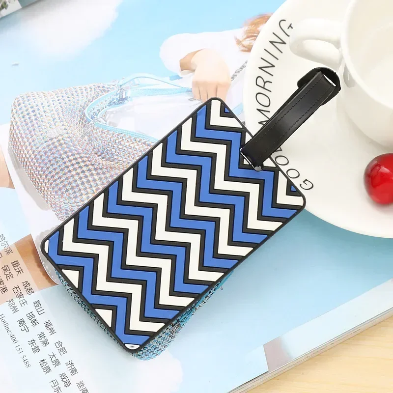 علامات الأمتعة الهندسية للنساء - مراجعة Travel Accessories Name وسعره